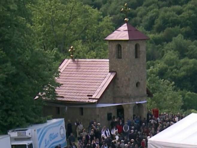 U ratu razorenom majevičkom selu Rožanj, osveštan manastir Svetog proroka Јeremije (VIDEO)