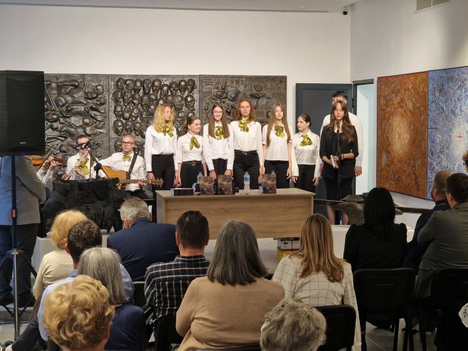Promovisan roman "Djeca koju nije volio svijet" Promovisan roman "Djeca koju nije volio svijet" - Foto: SRNA