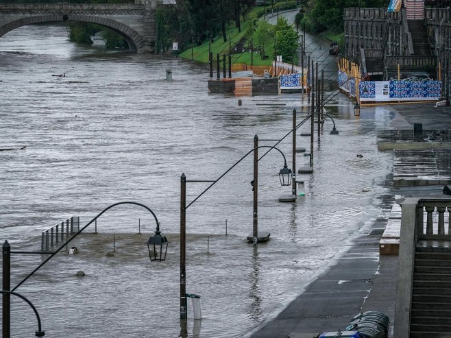 Francuska: Troje poginulo, dvije osobe nestale u nevremenu u departmanu Var (FOTO/VIDEO)