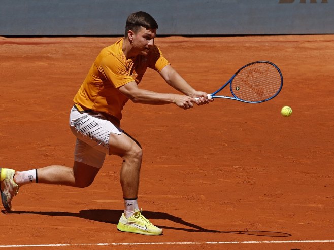 Miomir Kecmanović poražen od Artura Rinderkneka u prvom kolu ATP turnira u Ženevi