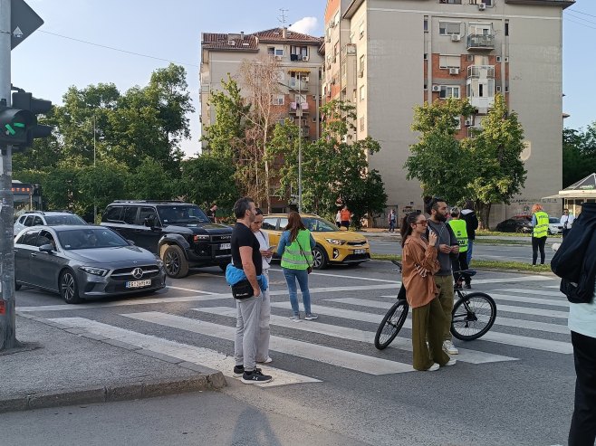 Grupa građana blokirala raskrsnice u Novom Sadu