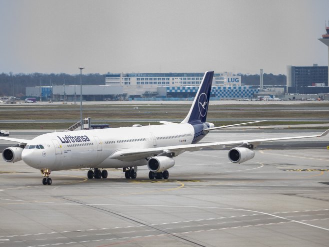 "Lufthanzinom" avionu otkazao motor iznad Atlantika