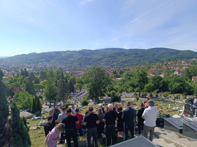 Služen parastos na spomeniku 12 beba na Novom groblju u Banjaluci