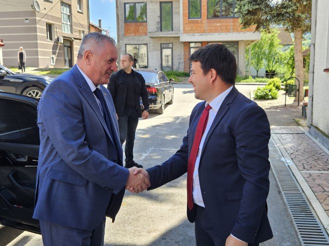 Premijer Srpske u Šekovićima: Realizacija značajnih projekata za bolji kvalitet života (FOTO)