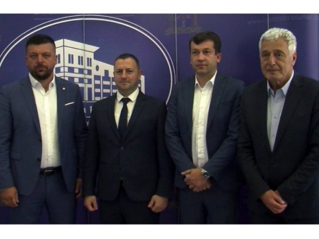 Delegacije Srspke i Srbije održale sastanak u Bratuncu - Foto: RTRS
