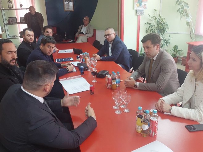 Potpisivanje ugovora Potpisivanje ugovora - Foto: RTRS