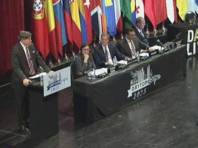 Da li političko Sarajevo shvata da prolazi vrijeme dekreta i stranog intervencionizma