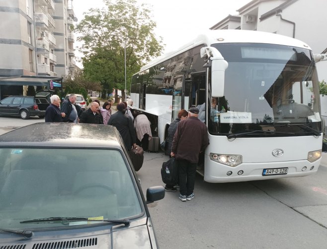 Na besplatnu banjsku rehabilitaciju otputovala 54 penzionera iz Novog Grada