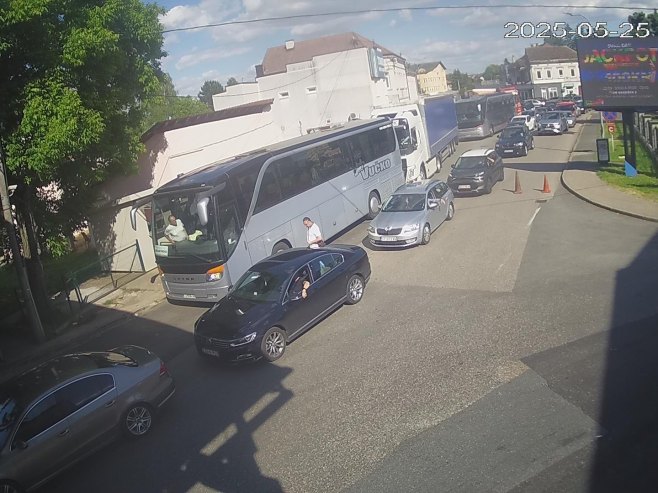 Pojačan saobraćaj na prelazima sa Hrvatskom i Srbijom
