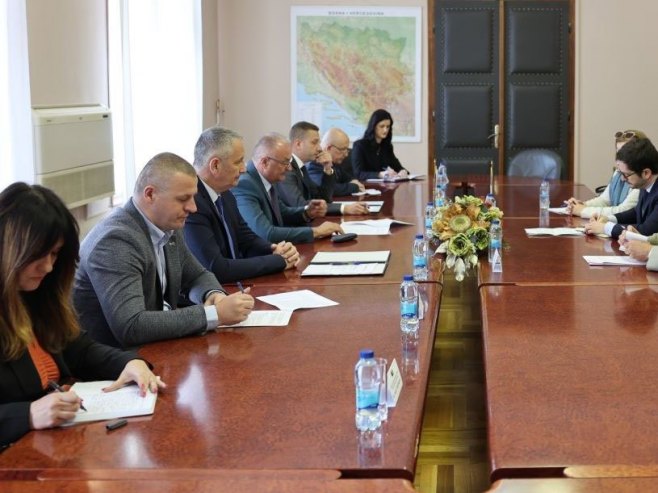 Goganović sa ambasadorom Francuske Goganović sa ambasadorom Francuske - Foto: SRNA