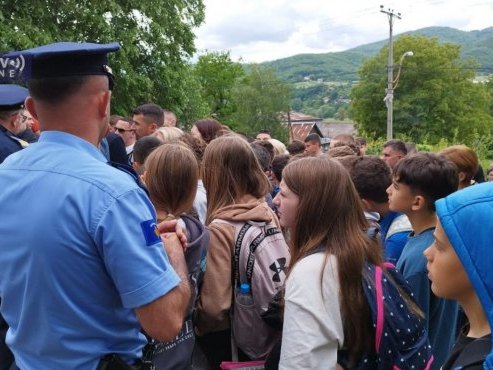 Građani Leposavića: Uskraćuju osnovna prava našoj djeci (VIDEO)