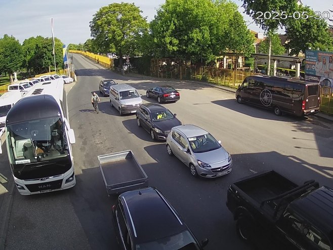 Duge kolone vozila u Gradišci, Gradini, Brodu i Orašju