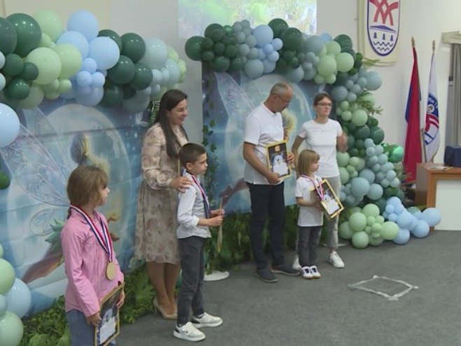 Smotra recitatora "Zvončica sa Une" okupila 76 učenika