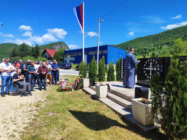 Služen pomen u Ljubogošti za 17 poginulih boraca
