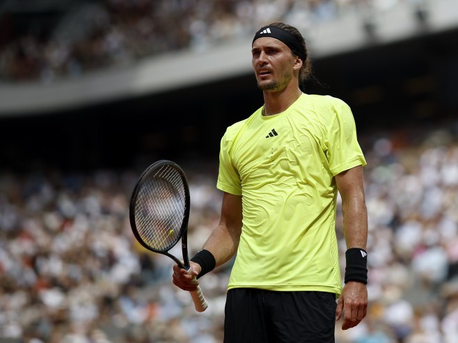 Zverev u četvrtfinalu Rolan Garosa, Pegula eliminisana
