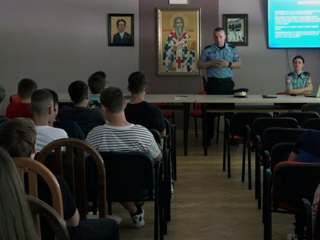 Gradiška: Đacima ukazano na opasnosti nezakonite upotrebe oružja