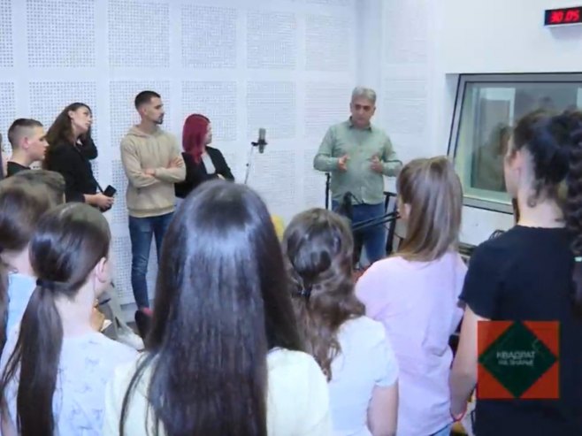 Mladi novinari posjetili RTRS - razgovor sa iskusnijim kolegama (VIDEO)
