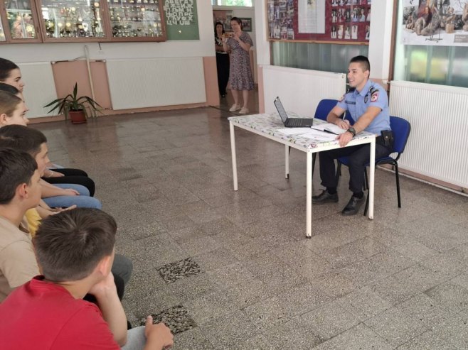 Kampanja PU Mrkonjić Grad - Oružje ne štiti, oružje ubija Kampanja PU Mrkonjić Grad - Oružje ne štiti, oružje ubija - Foto: RTRS