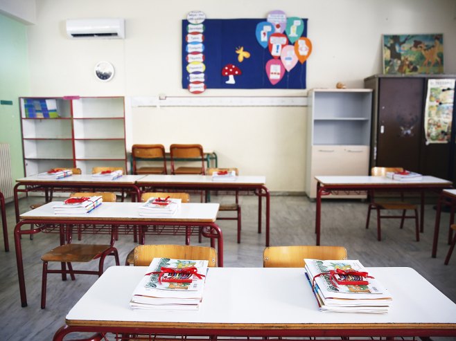 Pijani nastavnik divljao po školi