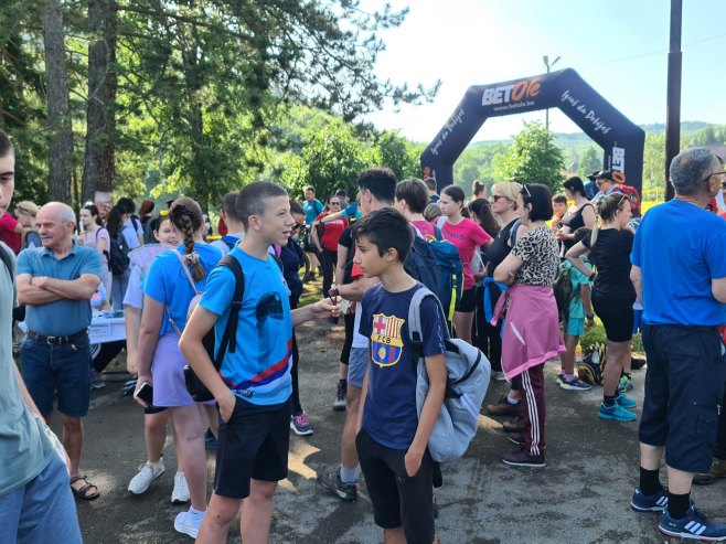 "Ozrenski planinarski maraton" okupio više od 400 učesnika