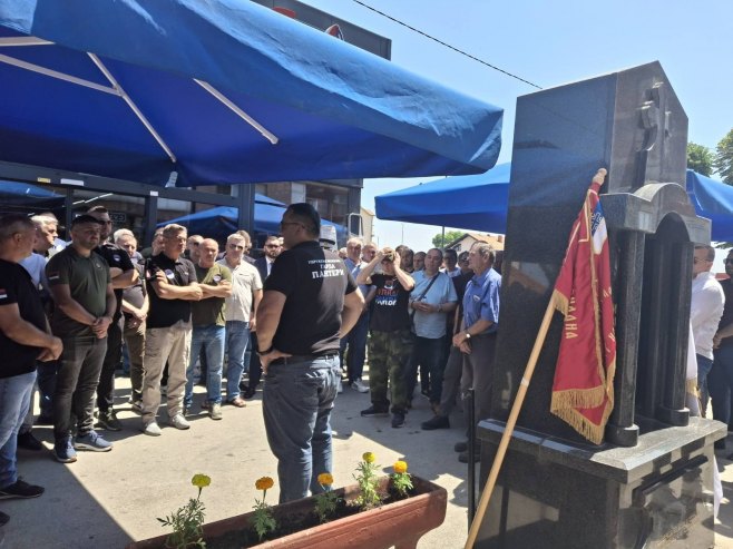 Odavanje počasti komandantu Garde "Panteri" Ljubiši Saviću Mauzeru