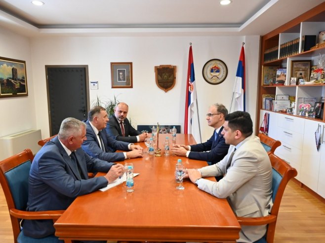 UŽIVO - Konferencija za novinare predsjednika Srpske i premijera Srbije UŽIVO - Konferencija za novinare predsjednika Srpske i premijera Srbije