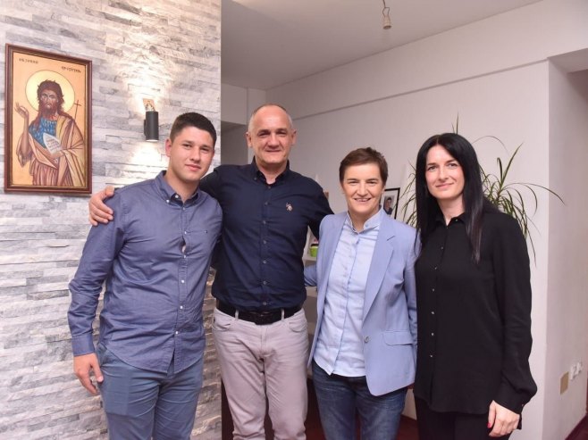 Brnabićeva posjetila u Doboju porodicu studenta Miloša Pavlovića