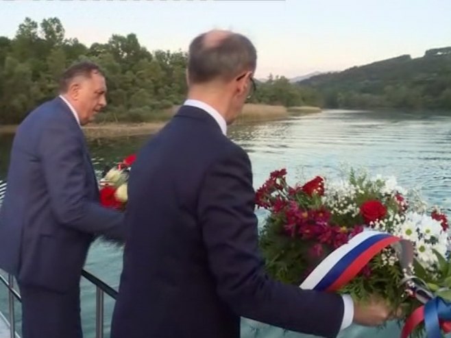 Dodik i Macut odali poštu srpskim žrtvama u Starom Brodu