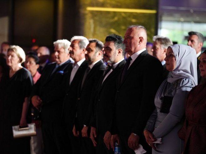 Iako se zbog najavljene vojne saradnje s Iranom izvinio, Amerikanci ne praštaju Helezu (VIDEO)