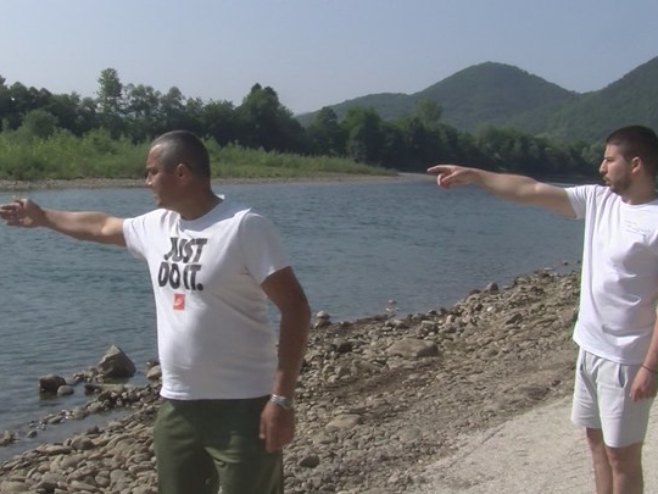 Herojski podvig u Bratuncu: Vatrogasac i profesor spasili dječaka od utapanja (VIDEO)