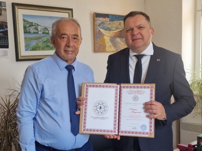 Željko Budimir dobio Plaketu (Foto: x.com/mnrvoid_rs) Željko Budimir dobio Plaketu (Foto: x.com/mnrvoid_rs) -