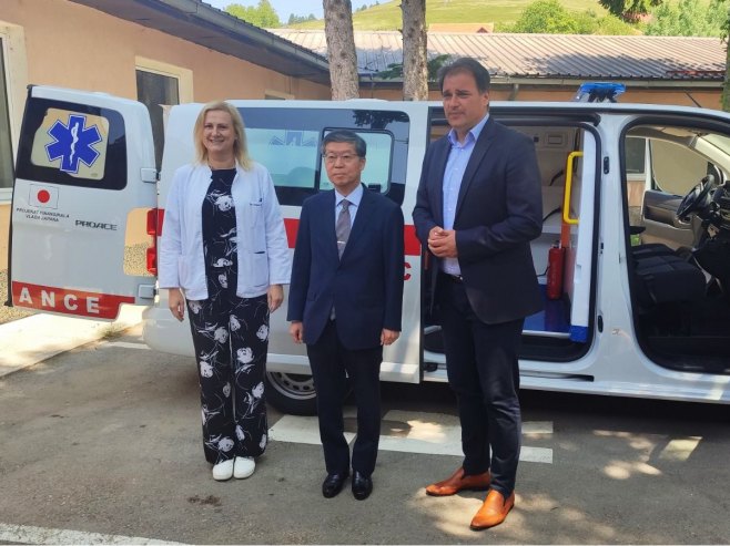Domu zdravlja " Dr Savo Bumbić " u Gacku uručeno novo sanitetsko vozilo Domu zdravlja " Dr Savo Bumbić " u Gacku uručeno novo sanitetsko vozilo - Foto: RTRS