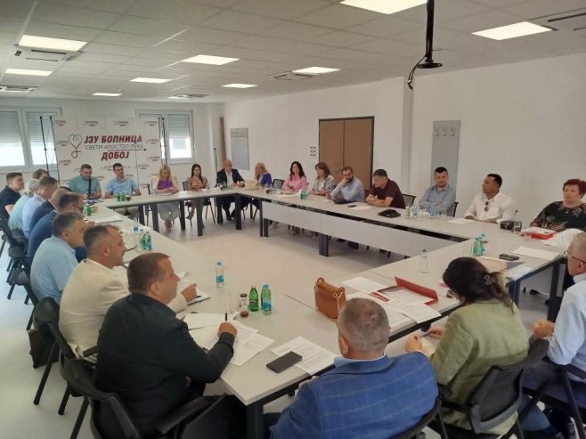 Doboj: Sastanak aktiva direktora zdravstvenih ustanova iz Srpske i FBiH Doboj: Sastanak aktiva direktora zdravstvenih ustanova iz Srpske i FBiH - Foto: SRNA
