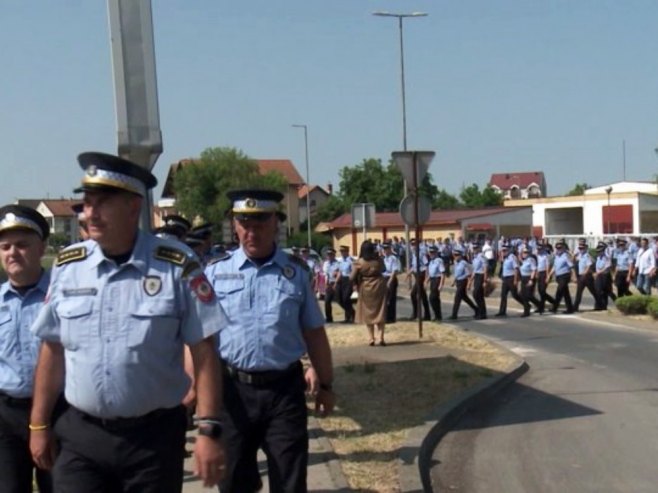 Završna riječ u slučaju ubistva inspektora Markovića; Mirna šetnja policijskih službenika pred sudom (VIDEO)
