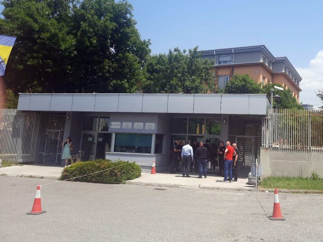 Ukidanje mjere pritvora prvi korak, neophodno povlačenje Šmitovih odluka
