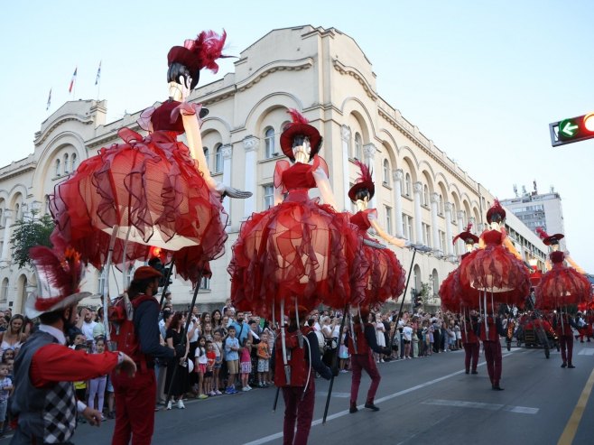 TrotoArt: Renomirane francuske trupe iz Pariza oduševile brojne Banjalučane  (FOTO)