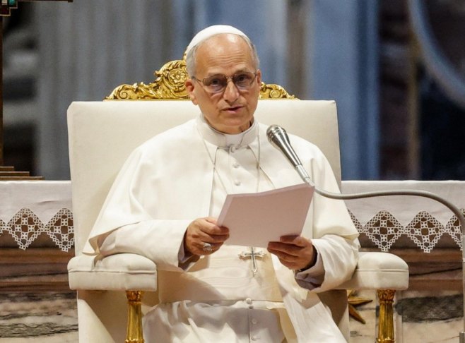 Papa Lav XIV u prvom obraćanju javnosti SAD poslao poruku na bejzbol meču (FOTO/VIDEO)