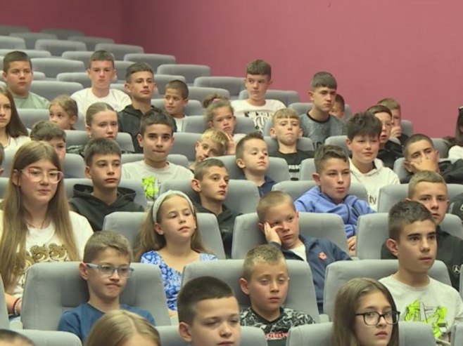 Srdačan doček u Prijedoru za učenike sa Kosova i Metohije