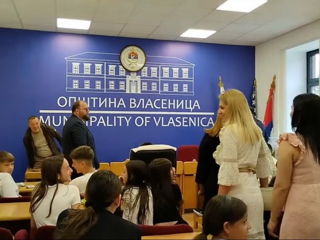 Osnovne škole iz Vlasenice i Sočanice potpisale Povelju o bratimljenju (VIDEO)