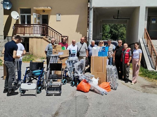 Donacija medicinskih sredstava Domu zdravlja u Bosanskom Grahov Donacija medicinskih sredstava Domu zdravlja u Bosanskom Grahov - Foto: Ustupljena fotografija