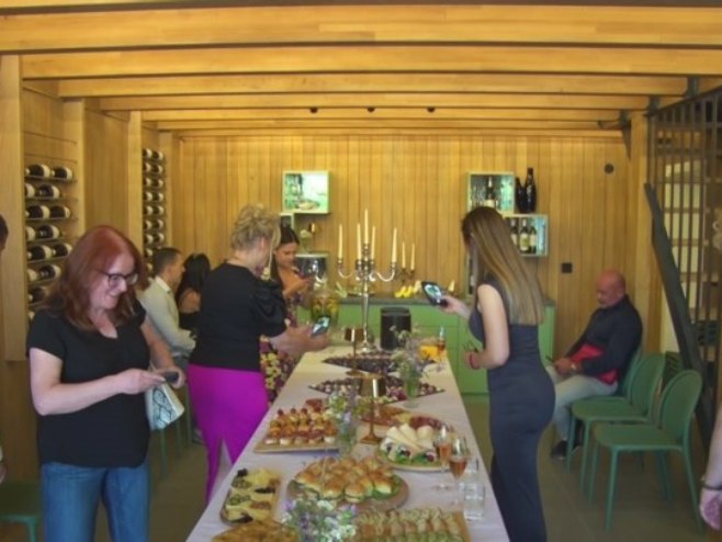 Zajednički projekat vinarije "Fazan" i čokolaterije "Ukijeva čokoladna bajka" Zajednički projekat vinarije "Fazan" i čokolaterije "Ukijeva čokoladna bajka" - Foto: RTRS