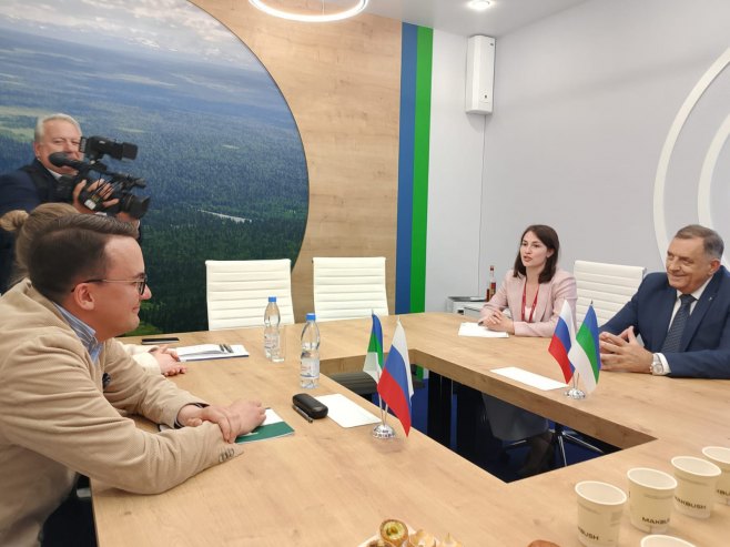 Predsjednik Srpske sa Sergejem Јemeljanovim, zamjenikom predsjedavajućeg Vlade Republike Komi Predsjednik Srpske sa Sergejem Јemeljanovim, zamjenikom predsjedavajućeg Vlade Republike Komi - Foto: RTRS