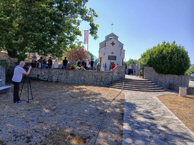 Služenjem pomena odata počast zvjerski ubijenim Srbima iz Popovog polja (FOTO/VIDEO)