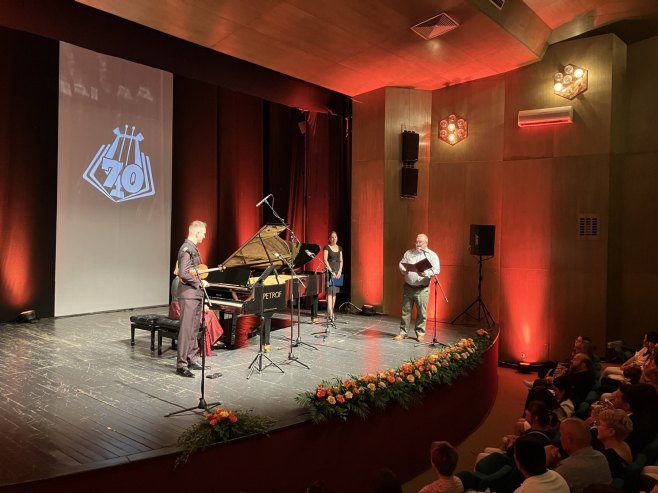 Prijedor: Stefan Milenković održao koncert povodom jubileja Muzičke škole (FOTO)
