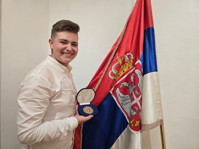 Đorđu Periću Zlatna značka u Parizu za doprinos očuvanju srpske kulture