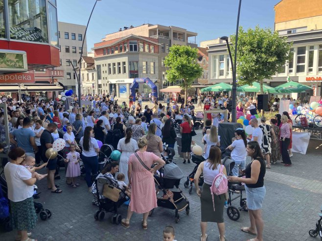 Prijedor: Održana konferencija beba u Prijedoru i ulična trka cicibana