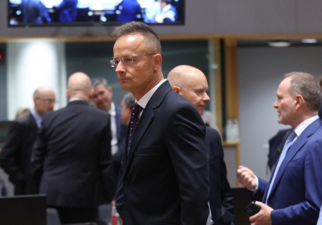 Peter Sijarto (foto: EPA-EFE/OLIVIER HOSLET) Peter Sijarto (foto: EPA-EFE/OLIVIER HOSLET) -