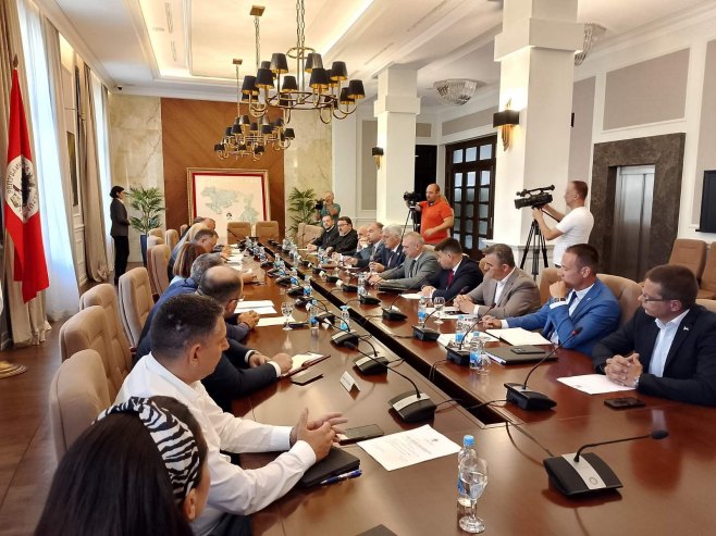Prijem za članove Organizacioni odbora za obilježavanje 33 godine od stradanja Srba srednjeg Podrinja i Birča (Prenos na RTRS)