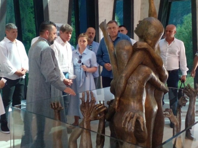 Dodik i Blagojević posjetili Stari Brod (FOTO)