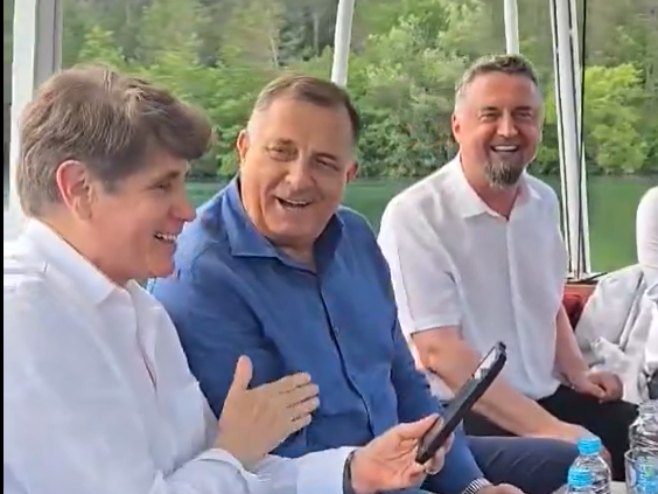 Dodik i Blagojević zapjevali "Tamo daleko" (VIDEO)